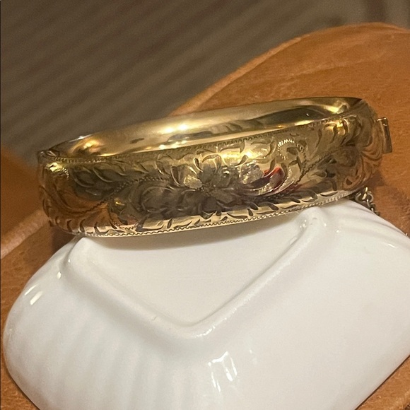 Jewelry - Etched gold filled bracelet